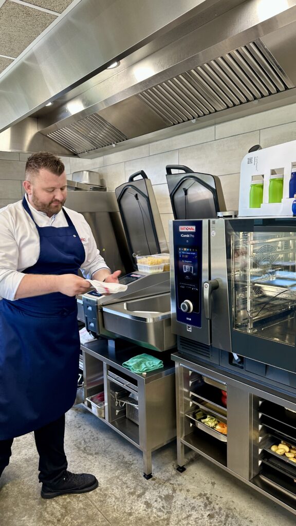 Démonstration du four icombi pro chez Garnier froid service